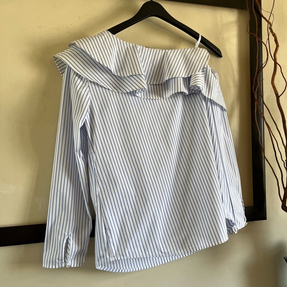 NWT  Calvin Klein blue white ruffled neck one cold shoulder blouse - Picture 3 of 8